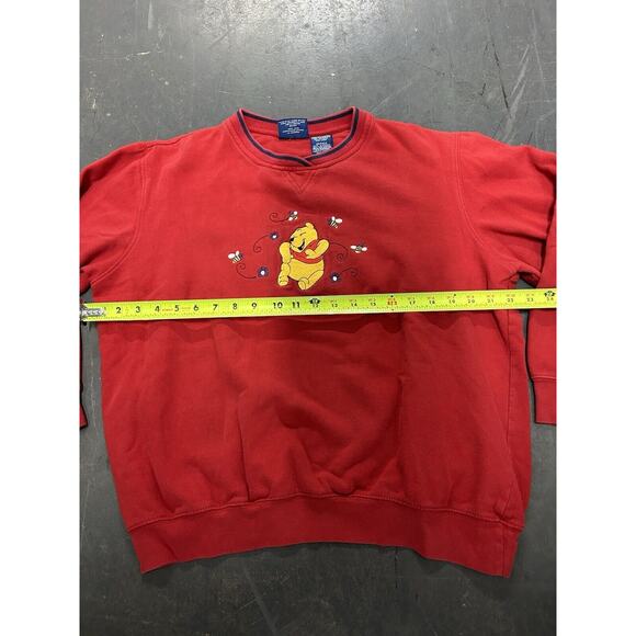 Vintage 90’s Winnie The Pooh Sweatshirt Playing With Bees Disney Size Large Red - Picture 6 of 7